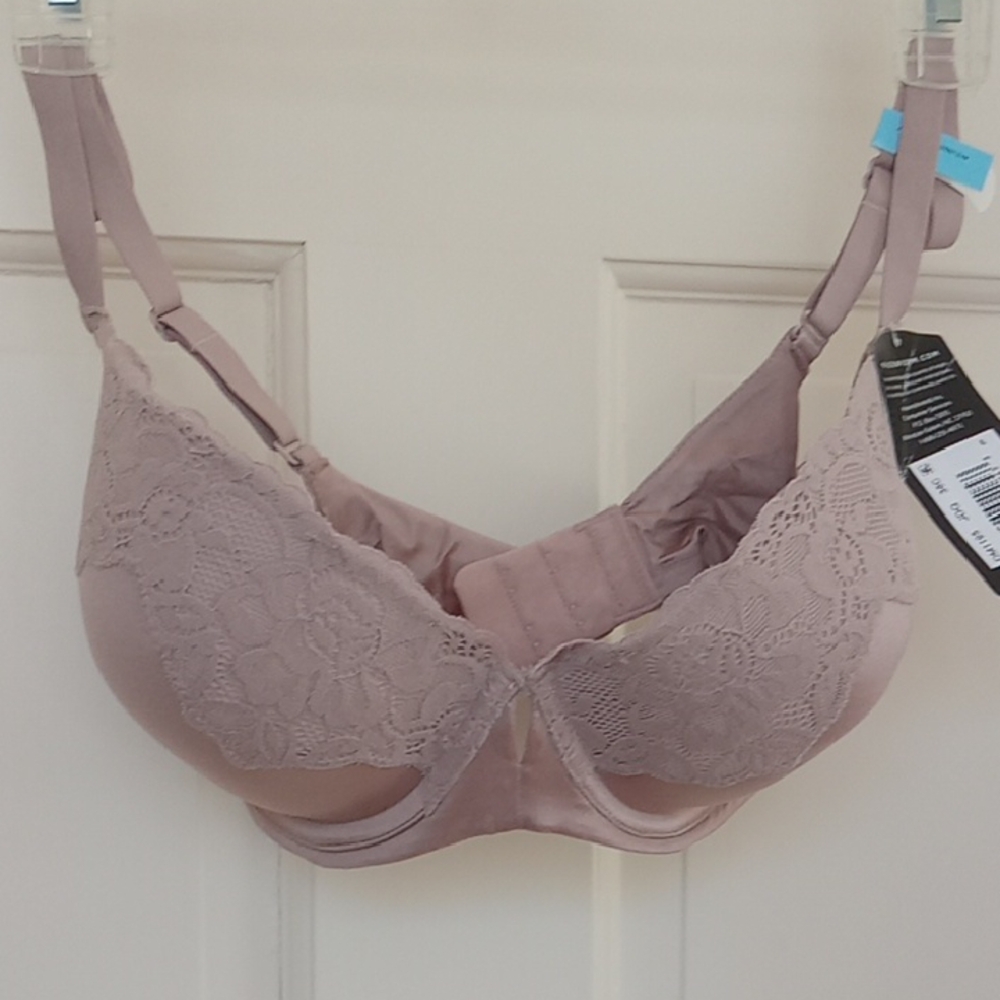 NEW.  MAIDENFORM LIFT BRA WITH SOFT LACE TRIM AND CONVERTIBLE STRAPS.  SIZE 38C